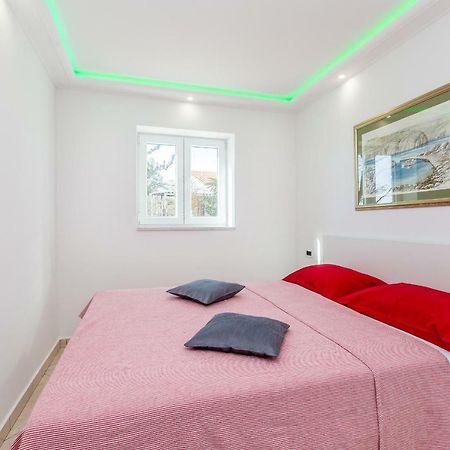 Pinezići Apartments Jenny מראה חיצוני תמונה