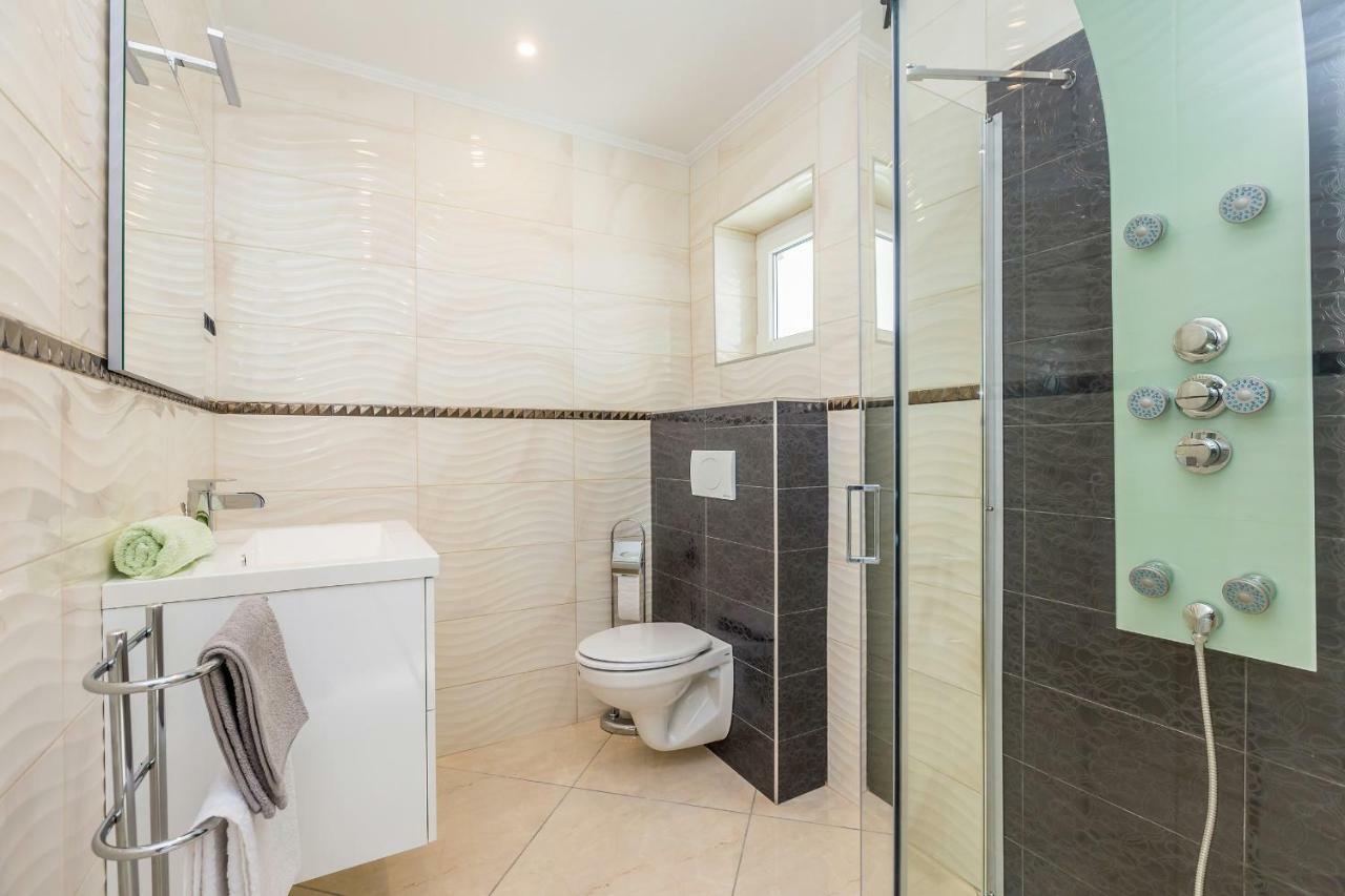 Pinezići Apartments Jenny מראה חיצוני תמונה